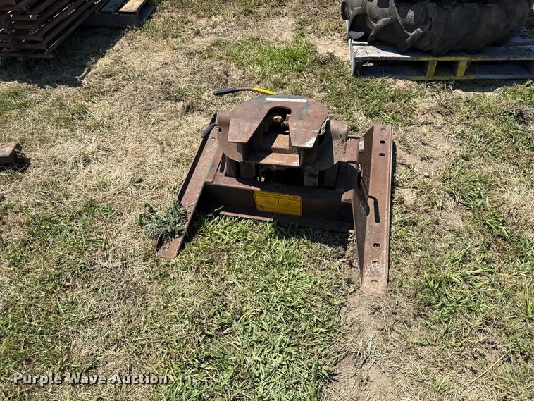 image for item EX2112 B&W Champion fifth wheel hitch