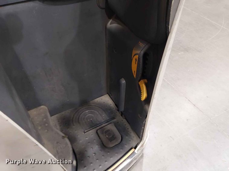 image for item EX3024 2017 Crown RC5545-40 forklift