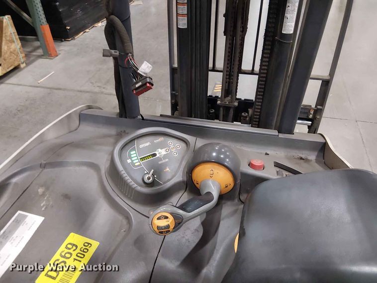 image for item EX3024 2017 Crown RC5545-40 forklift