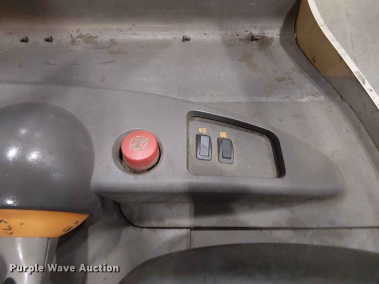 image for item EX3024 2017 Crown RC5545-40 forklift