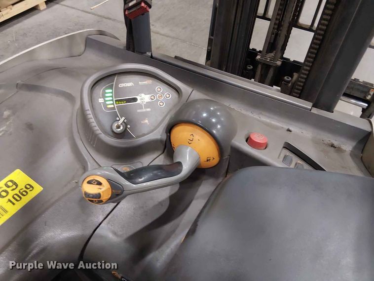 image for item EX3024 2017 Crown RC5545-40 forklift