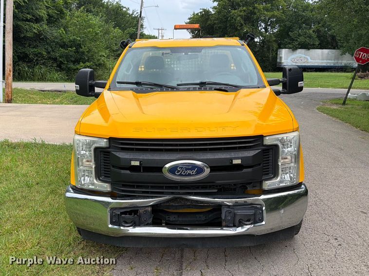 image for item EX4036 2017 Ford F350 Super Duty utility bed pickup truck