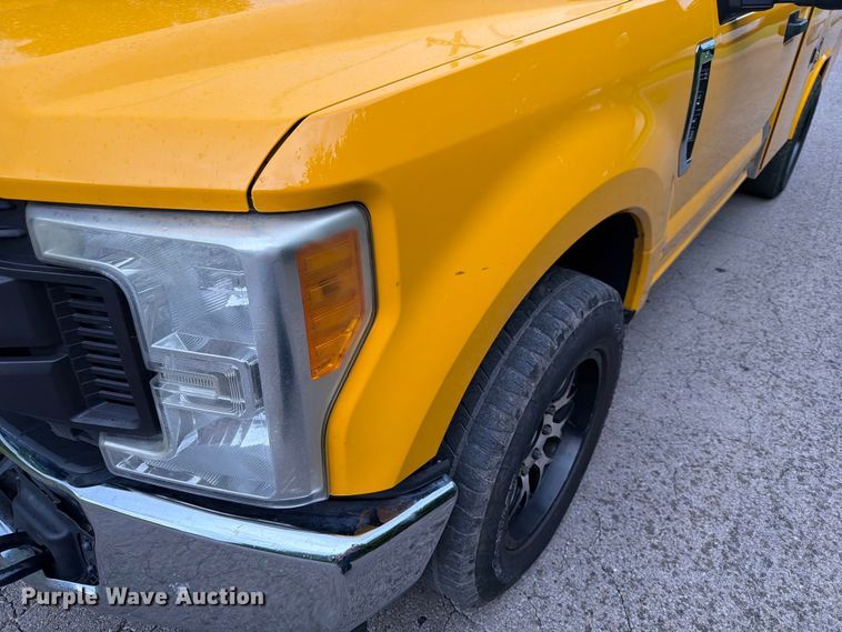 image for item EX4036 2017 Ford F350 Super Duty utility bed pickup truck