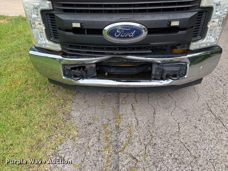image for item EX4036 2017 Ford F350 Super Duty utility bed pickup truck