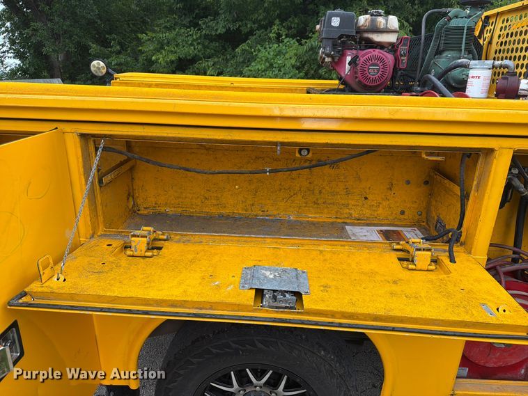 image for item EX4036 2017 Ford F350 Super Duty utility bed pickup truck