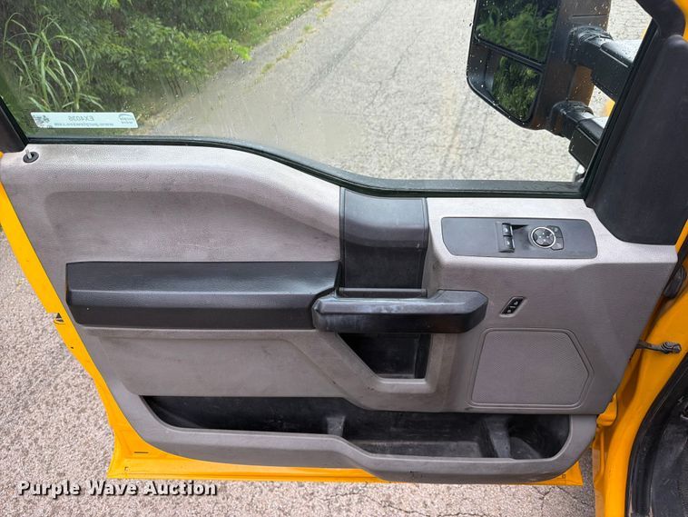 image for item EX4036 2017 Ford F350 Super Duty utility bed pickup truck