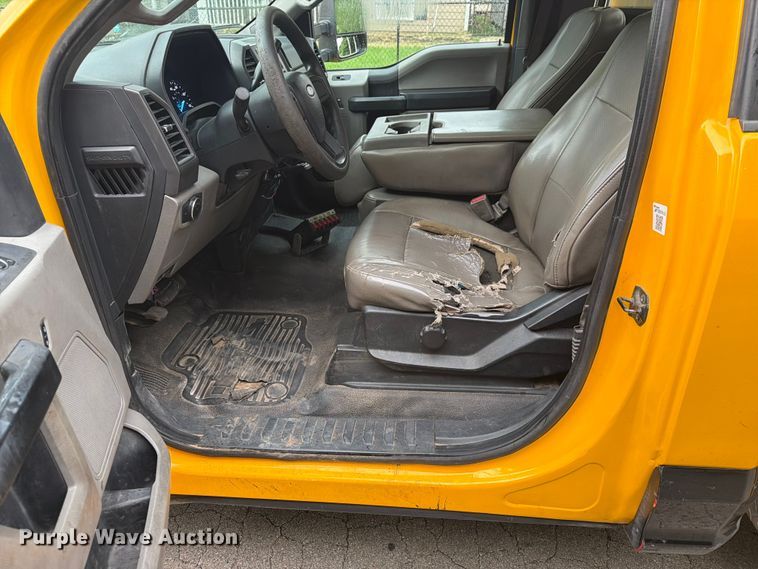 image for item EX4036 2017 Ford F350 Super Duty utility bed pickup truck