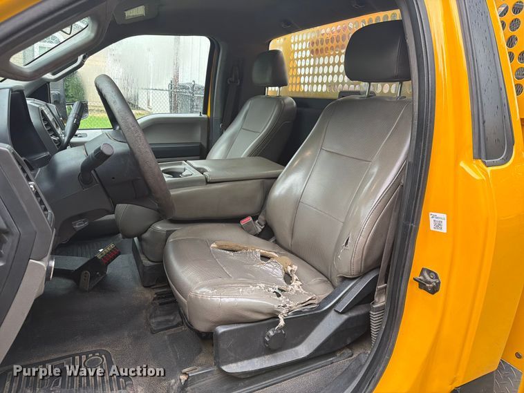 image for item EX4036 2017 Ford F350 Super Duty utility bed pickup truck