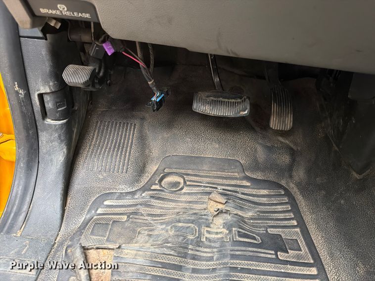 image for item EX4036 2017 Ford F350 Super Duty utility bed pickup truck