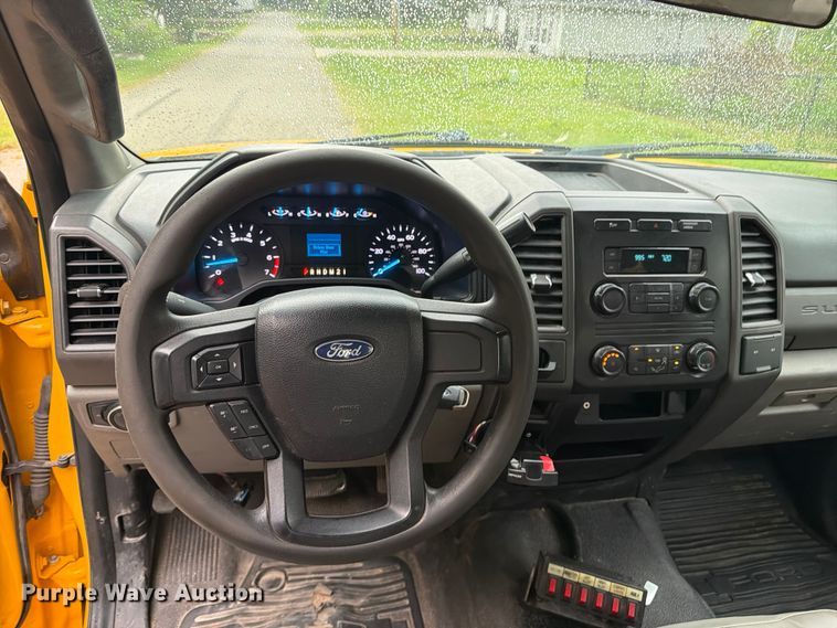 image for item EX4036 2017 Ford F350 Super Duty utility bed pickup truck