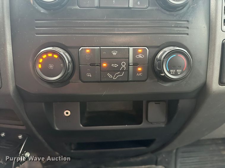 image for item EX4036 2017 Ford F350 Super Duty utility bed pickup truck