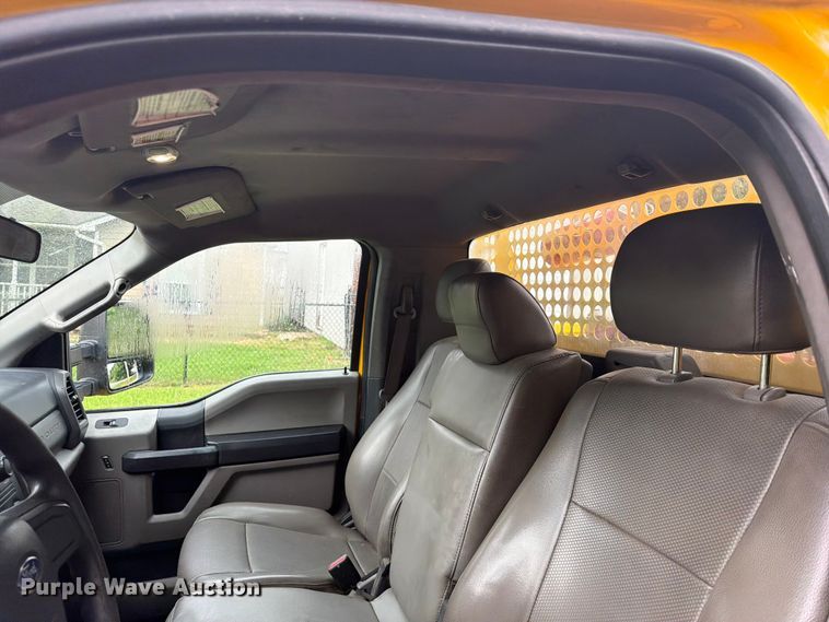 image for item EX4036 2017 Ford F350 Super Duty utility bed pickup truck