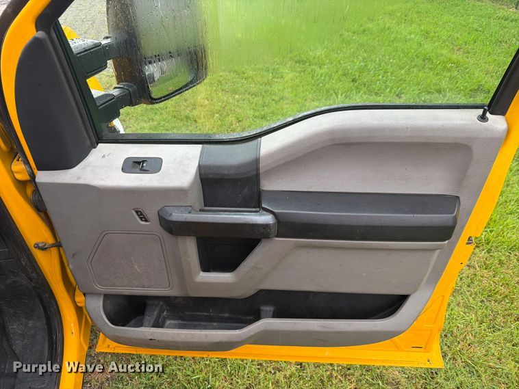 image for item EX4036 2017 Ford F350 Super Duty utility bed pickup truck