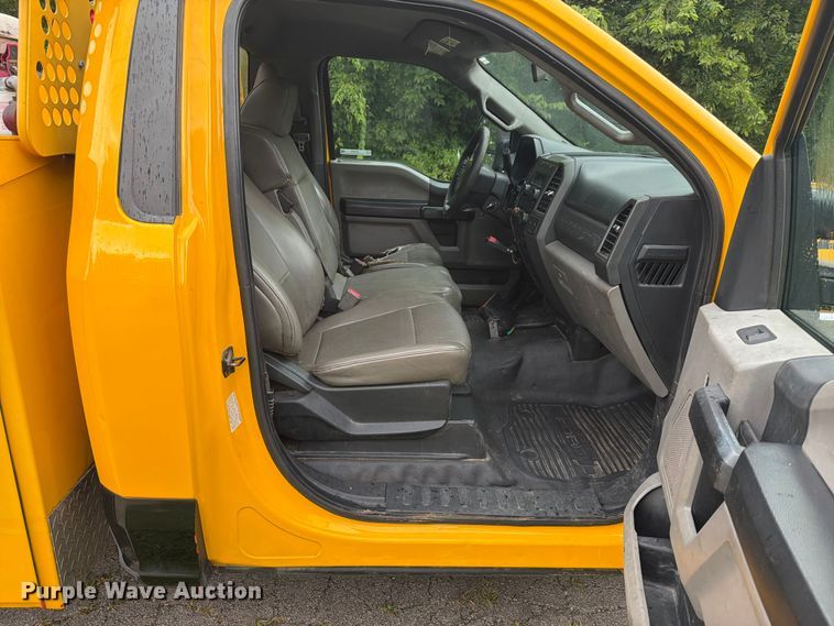 image for item EX4036 2017 Ford F350 Super Duty utility bed pickup truck