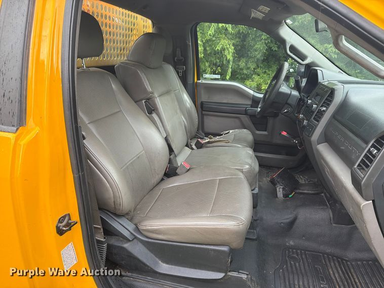 image for item EX4036 2017 Ford F350 Super Duty utility bed pickup truck