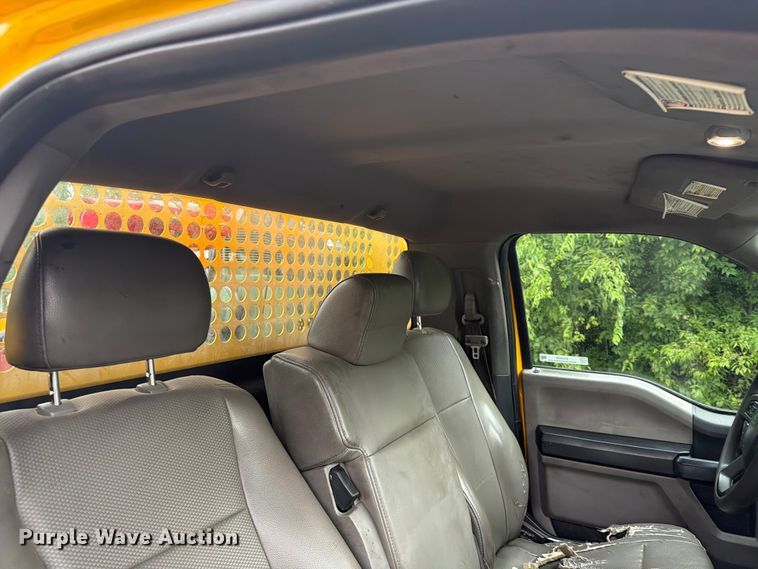 image for item EX4036 2017 Ford F350 Super Duty utility bed pickup truck