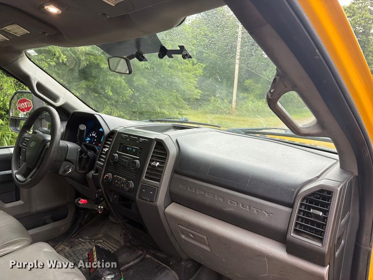 image for item EX4036 2017 Ford F350 Super Duty utility bed pickup truck