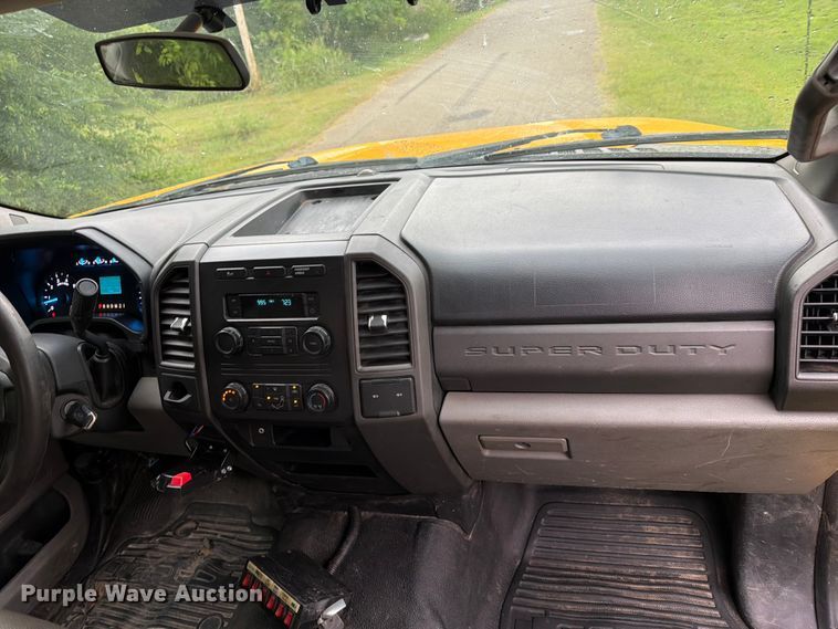 image for item EX4036 2017 Ford F350 Super Duty utility bed pickup truck
