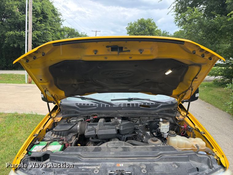 image for item EX4036 2017 Ford F350 Super Duty utility bed pickup truck