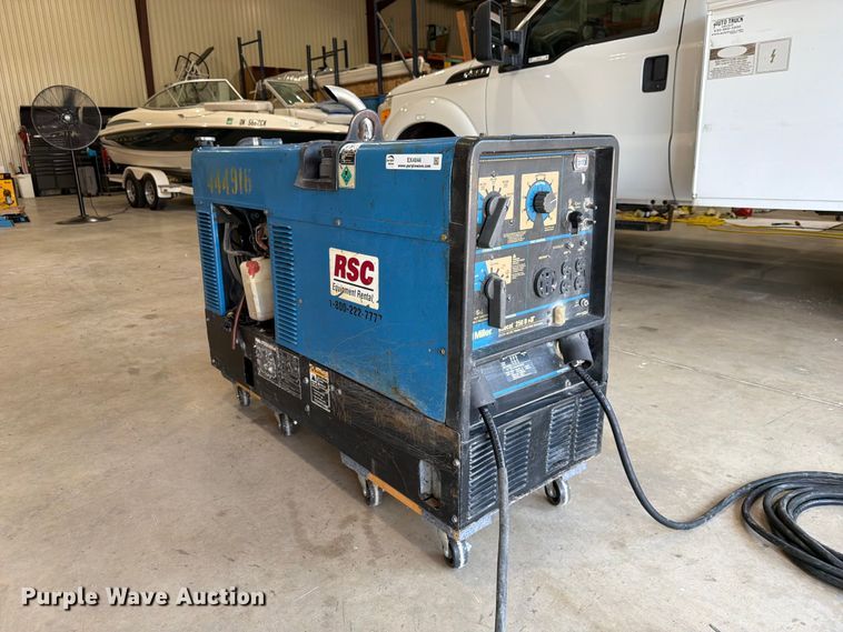 image for item EX4044 Miller Bobcat 250 D welder/generator