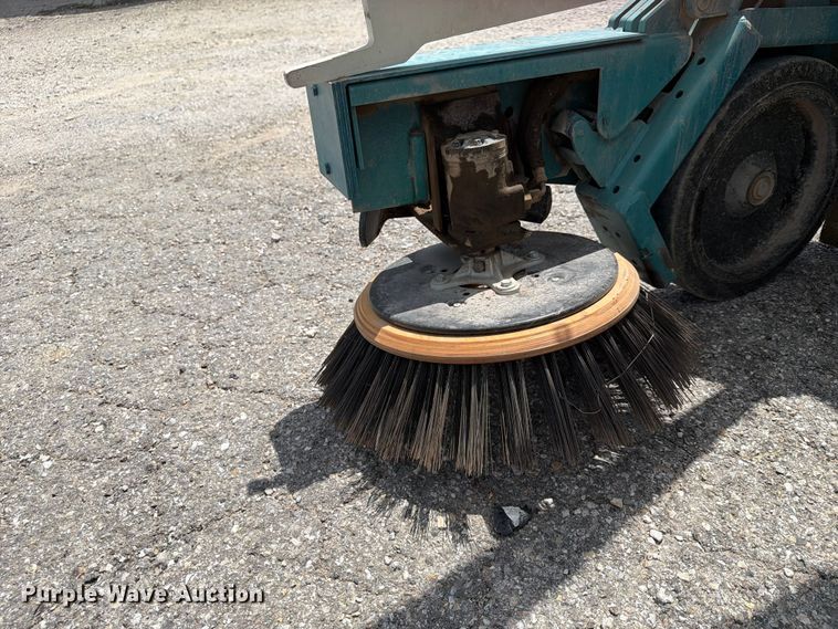 image for item EX4049 Tennant 275 sweeper