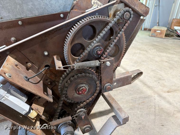 image for item EX4560 Mete-R-Martin III F12D top dresser
