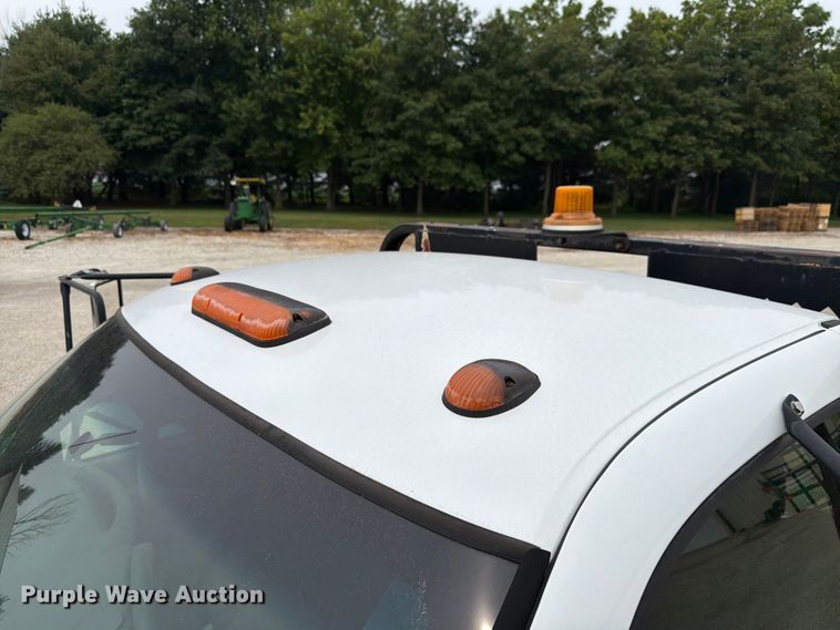 image for item EX4588 2006 Chevrolet Silverado 3500 flatbed pickup truck