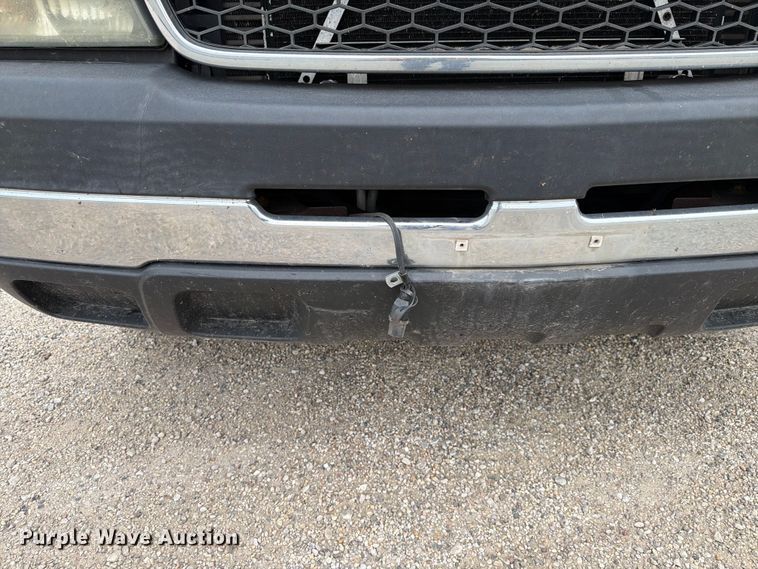 image for item EX4588 2006 Chevrolet Silverado 3500 flatbed pickup truck