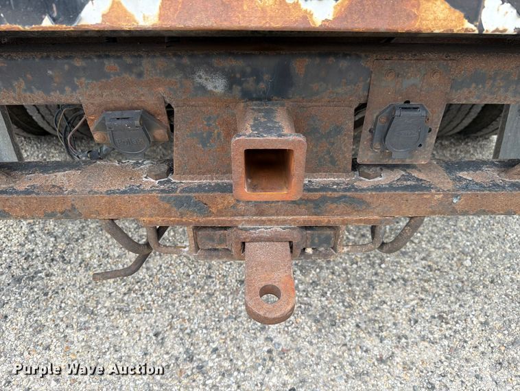 image for item EX4588 2006 Chevrolet Silverado 3500 flatbed pickup truck