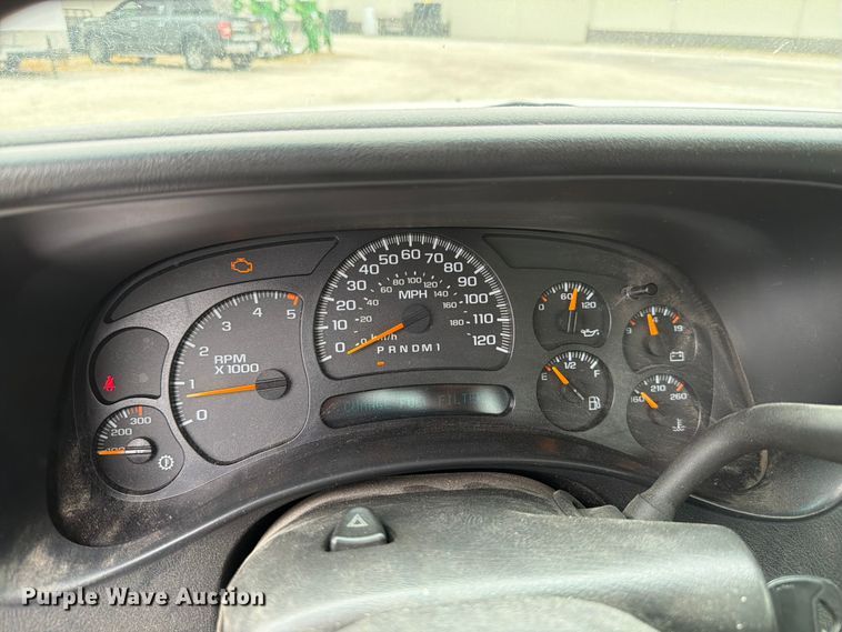 image for item EX4588 2006 Chevrolet Silverado 3500 flatbed pickup truck