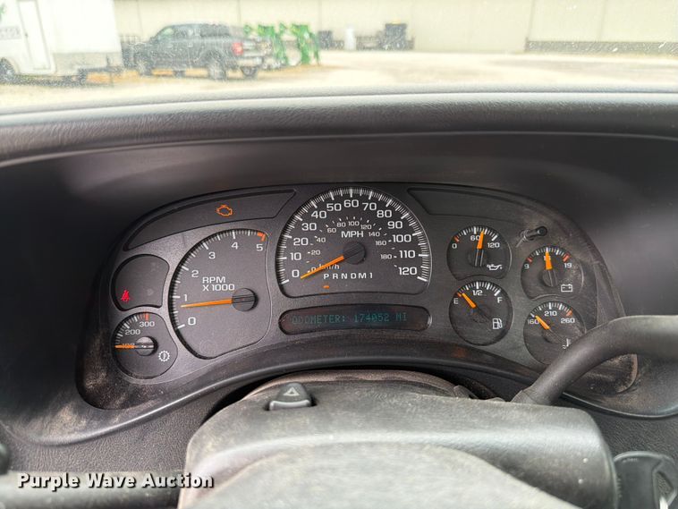 image for item EX4588 2006 Chevrolet Silverado 3500 flatbed pickup truck