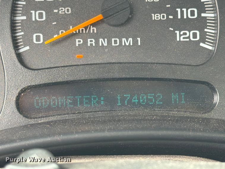 image for item EX4588 2006 Chevrolet Silverado 3500 flatbed pickup truck