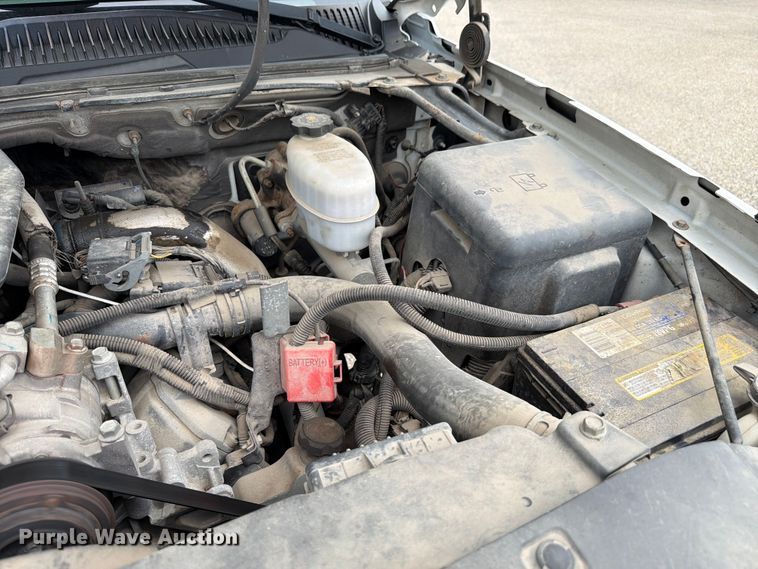 image for item EX4588 2006 Chevrolet Silverado 3500 flatbed pickup truck