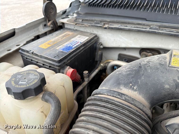 image for item EX4588 2006 Chevrolet Silverado 3500 flatbed pickup truck