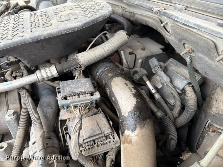 image for item EX4588 2006 Chevrolet Silverado 3500 flatbed pickup truck
