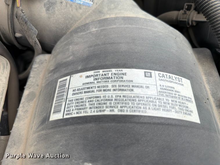 image for item EX4588 2006 Chevrolet Silverado 3500 flatbed pickup truck