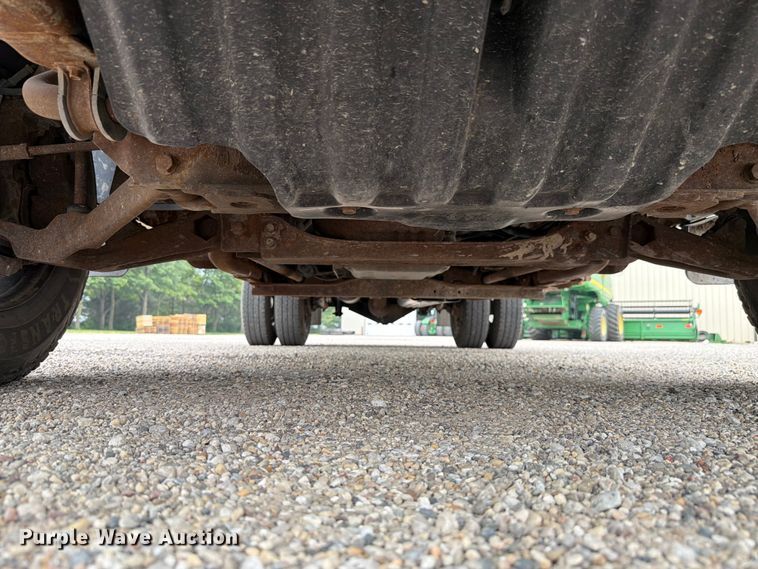 image for item EX4588 2006 Chevrolet Silverado 3500 flatbed pickup truck