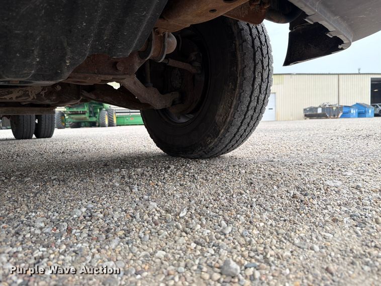 image for item EX4588 2006 Chevrolet Silverado 3500 flatbed pickup truck