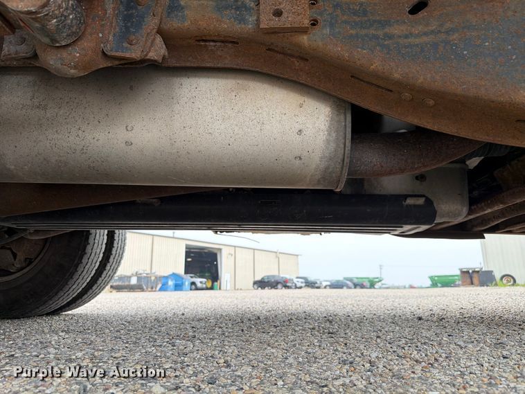 image for item EX4588 2006 Chevrolet Silverado 3500 flatbed pickup truck