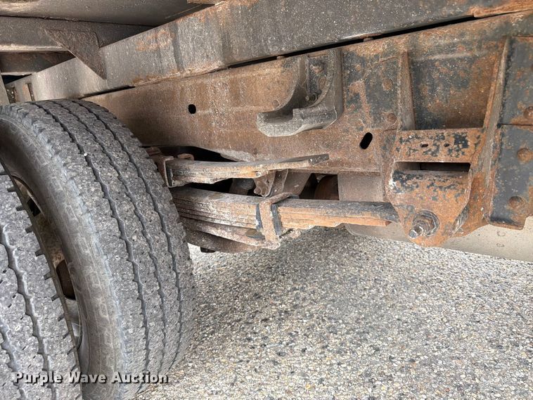 image for item EX4588 2006 Chevrolet Silverado 3500 flatbed pickup truck