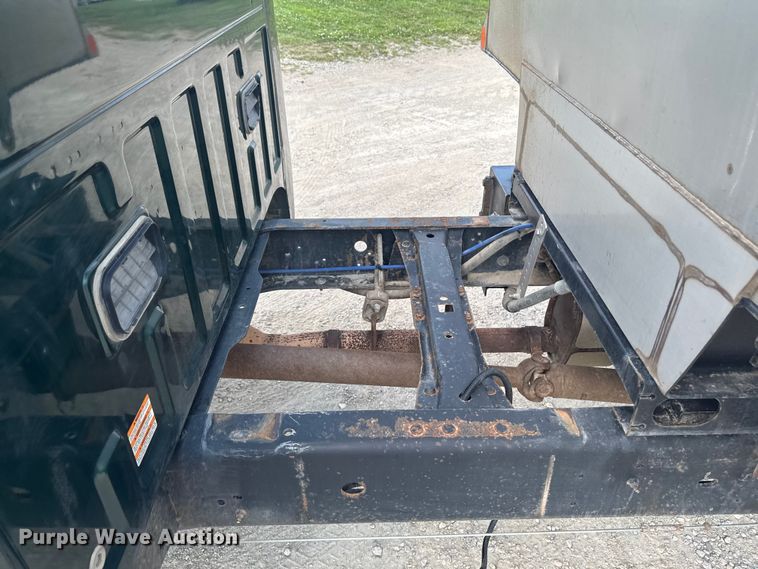 image for item FB5761 2009 Ford F450 Super Duty dump truck