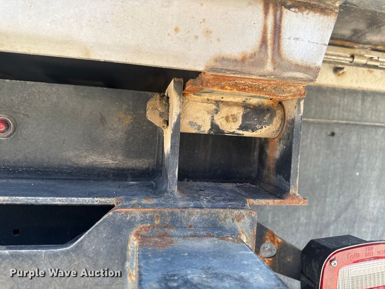 image for item FB5761 2009 Ford F450 Super Duty dump truck