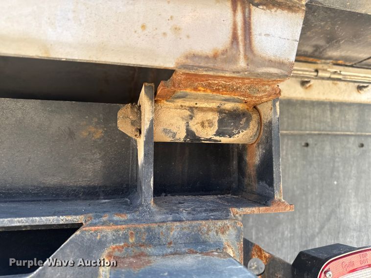 image for item FB5761 2009 Ford F450 Super Duty dump truck