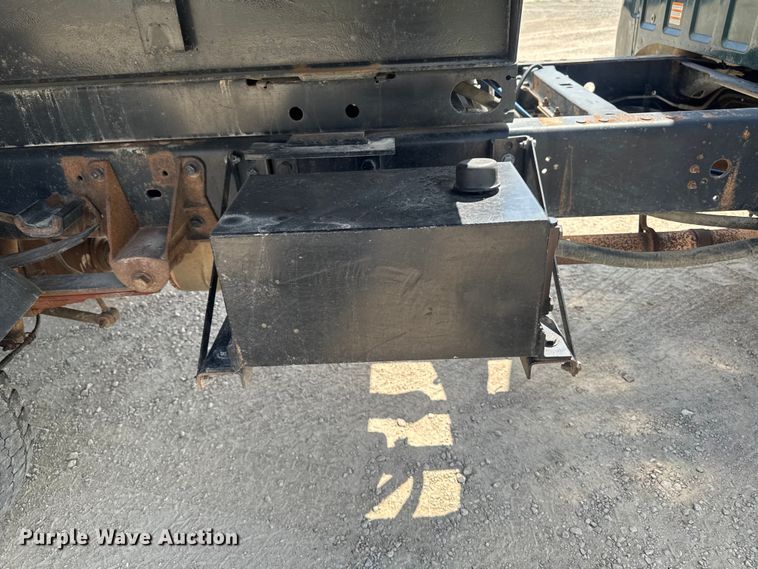 image for item FB5761 2009 Ford F450 Super Duty dump truck