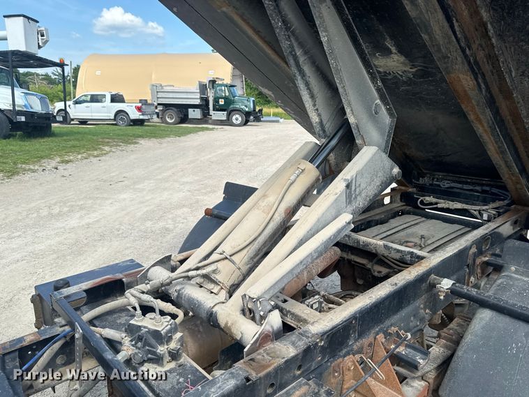 image for item FB5761 2009 Ford F450 Super Duty dump truck