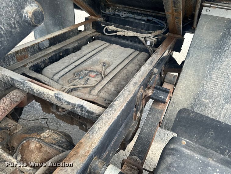 image for item FB5761 2009 Ford F450 Super Duty dump truck