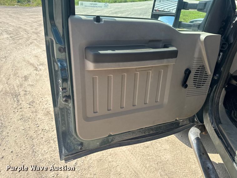 image for item FB5761 2009 Ford F450 Super Duty dump truck