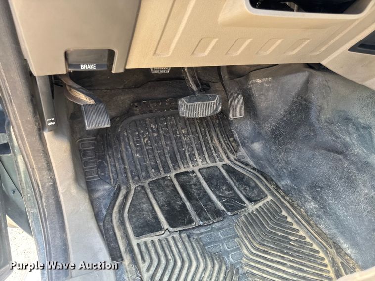 image for item FB5761 2009 Ford F450 Super Duty dump truck