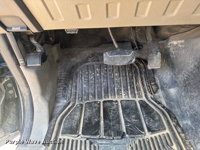 image for item FB5761 2009 Ford F450 Super Duty dump truck