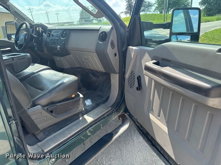 image for item FB5761 2009 Ford F450 Super Duty dump truck